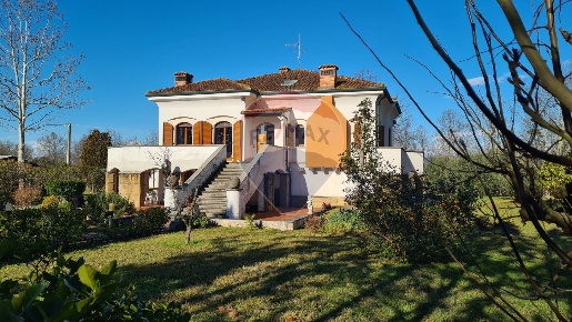 Foto Villa singola in via delle cerbaie, Fucecchio di 325 m² con 12 locali