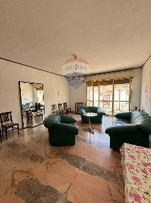 Foto Appartamento in Via Roma, Floridia di 134 m² con 4 locali in vendita