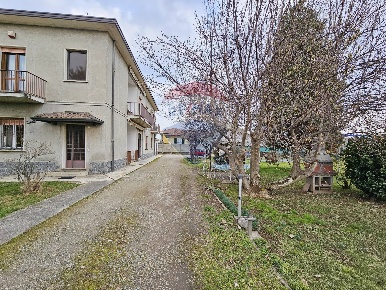 Foto Villa bifamiliare in VIA BONICALZA, Cassano Magnago di 360 m²