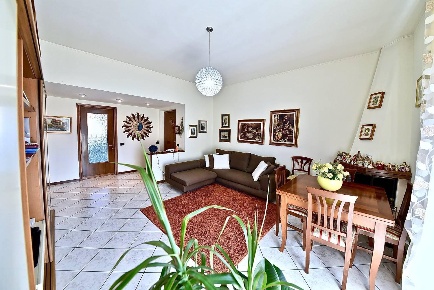 Foto Appartamento in VIA Cavour 119, Senago di 105 m² con 3 locali