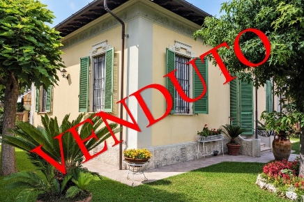 Foto Villa unifamiliare a Pietrasanta di 162 m² con 5 locali in vendita