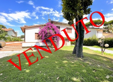 Foto Villa unifamiliare in VIA FIRENZE 49, Pietrasanta di 147 m² in vendita