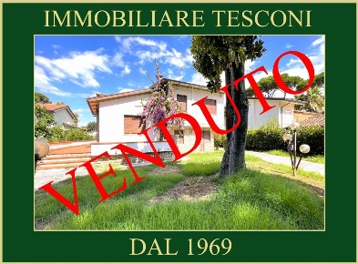 Foto Villa unifamiliare in VIA FIRENZE 49, Pietrasanta di 147 m² in vendita