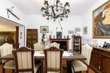 Foto Villa unifamiliare in Via Santa Maria, Pietrasanta di 235 m²