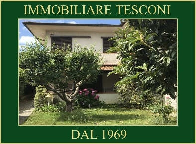 Foto Villa bifamiliare in VIA BENGASI, Pietrasanta di 147 m² con 7 locali