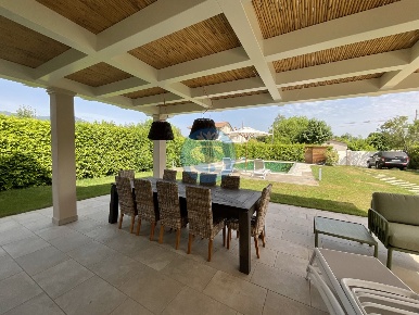 Foto Villa unifamiliare a Pietrasanta di 160 m² con 11 locali in affitto