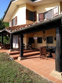 Foto Villa unifamiliare in via Monticolegno, Pietrasanta di 230 m²