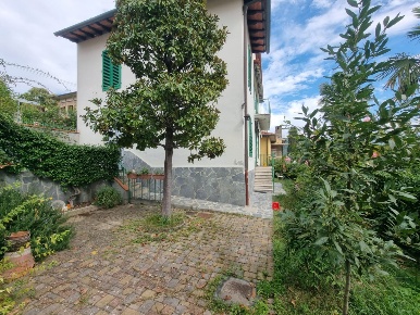Foto Villa unifamiliare a Pontassieve Centro di 170 m² con 7 locali