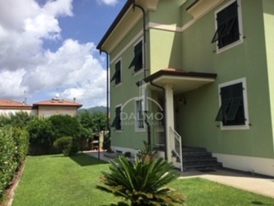 Foto Villa unifamiliare a Massarosa di 280 m² con 14 locali in vendita