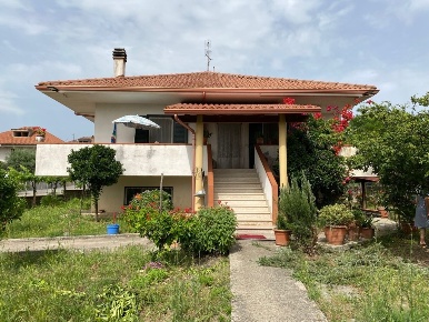 Foto Villa unifamiliare in Via Sessa Fasani, Sessa Aurunca di 272 m²