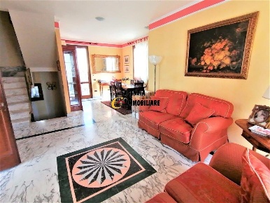 Foto Villa unifamiliare a Massarosa di 270 m² con 10 locali in vendita
