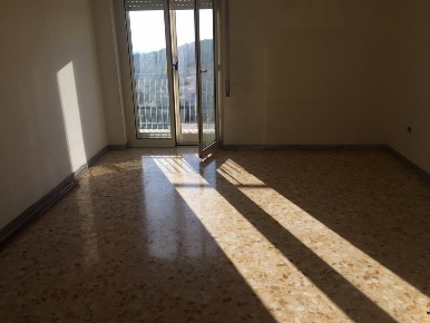 Foto Appartamento in Via XXI Luglio, Sessa Aurunca di 164 m² con 5 locali