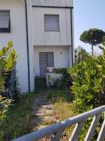 Foto Villa unifamiliare a Pietrasanta di 180 m² con 8 locali in vendita