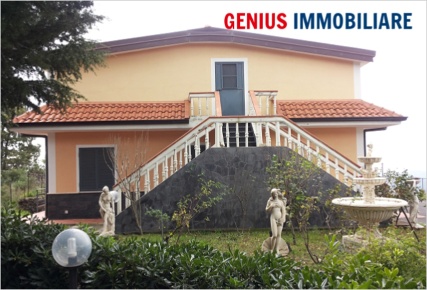 Foto Villa unifamiliare a Biancavilla di 223 m² con 5 locali in vendita