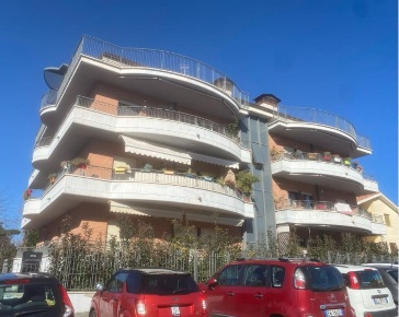 Foto Appartamento in Via Catalano 4, Genzano di Roma di 95 m² con 4 locali