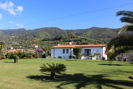 Foto Villa unifamiliare a Pietrasanta di 180 m² con 8 locali in vendita