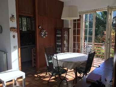 Foto Villa unifamiliare a Pietrasanta di 80 m² con 5 locali in vendita