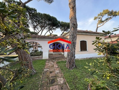 Foto Villa unifamiliare in via delle azalee, Sessa Aurunca di 160 m²