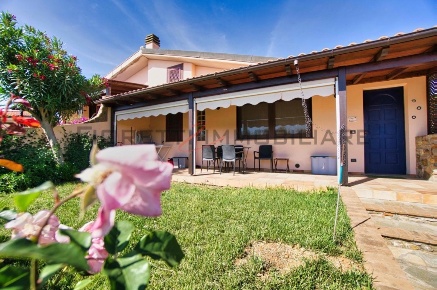 Foto Villa unifamiliare a Follonica 167 Ovest, Campi Alti di 225 m²