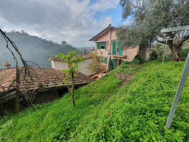 Foto Villa unifamiliare in Pietrasanta, Pietrasanta di 80 m² con 4 locali
