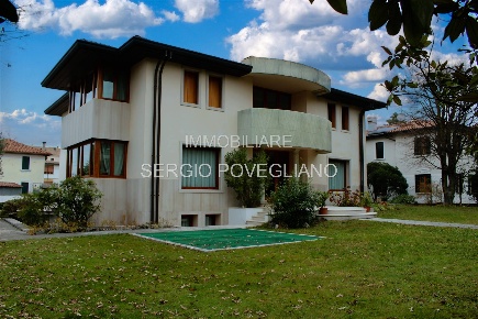 Foto Villa unifamiliare in Viale Brigata Treviso 22, Treviso di 567 m²