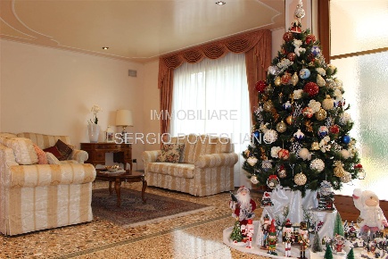 Foto Villa unifamiliare in Viale Brigata Treviso 22, Treviso di 567 m²