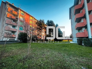 Foto Appartamento in via gorizia, Meda di 120 m² con 4 locali in vendita