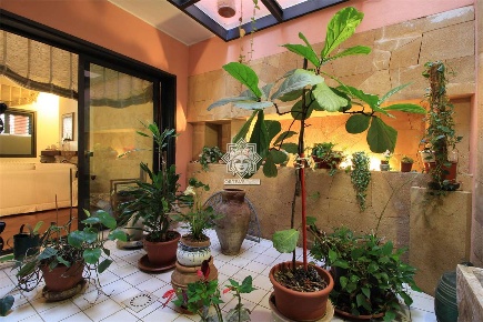 Foto Appartamento in via polisena 79, Floridia di 360 m² con 12 locali