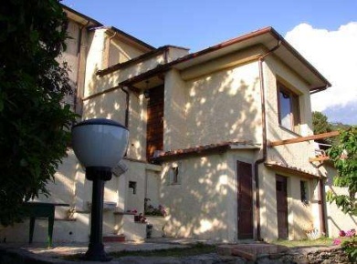 Foto Appartamento in strettoia, Pietrasanta di 180 m² con 8 locali
