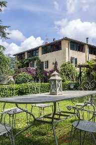 Foto Villa unifamiliare a Massarosa Piano di Mommio di 500 m² con 15 locali