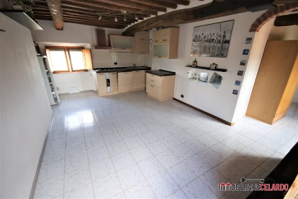 Foto Appartamento a Colle di Val d'Elsa di 58 m² con 2 locali in vendita