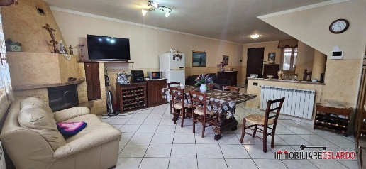 Foto Villa unifamiliare a Colle di Val d'Elsa di 224 m² con 5 locali