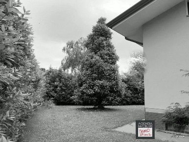 Foto Villa unifamiliare a Massarosa Stiava di 300 m² con 10 locali