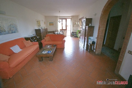 Foto Appartamento a Colle di Val d'Elsa Colle Bassa, Via Gramsci di 245 m²