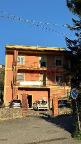 Foto Villa unifamiliare in via terma  1, Sarzana Centro Storico di 249 m²