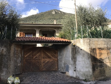 Foto Villa singola a Pietrasanta con 8 locali in vendita