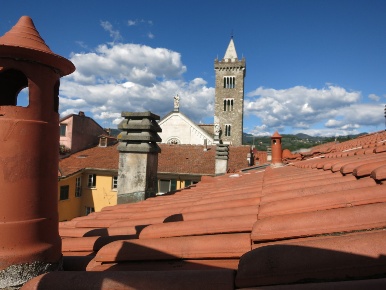 Foto Appartamento a Sarzana Centro di 98 m² con 5 locali in vendita