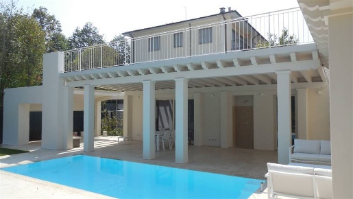 Foto Villa unifamiliare a Pietrasanta di 250 m² con 7 locali in vendita