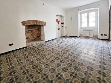 Foto Appartamento in Piazza Giacomo Matteotti, Sarzana Centro di 70 m²