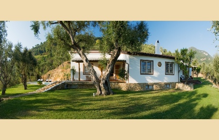 Foto Villa unifamiliare a Pietrasanta di 200 m² con 5 locali in vendita