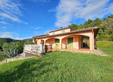 Foto Villa unifamiliare in Via Prulla 15, Sarzana di 240 m² con 10 locali