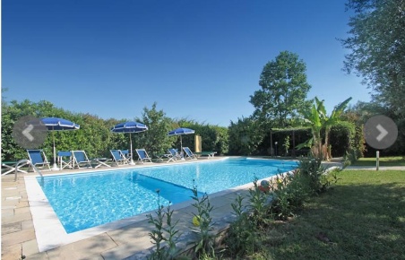 Foto Villa singola a Pietrasanta di 250 m² con 10 locali in affitto