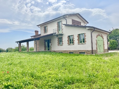Foto Villa singola a Pietrasanta di 240 m² con 6 locali in vendita