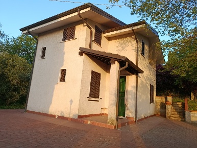 Foto Villa unifamiliare a Massarosa di 100 m² con 5 locali in vendita