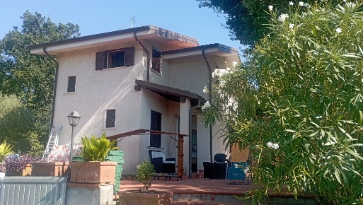 Foto Villa unifamiliare a Massarosa di 100 m² con 5 locali in vendita