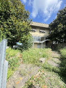 Foto Appartamento a Pietrasanta di 290 m² con 11 locali in vendita