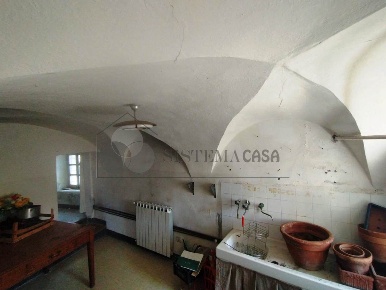 Foto Appartamento in via Piazzola snc, Sarzana con 10 locali in vendita