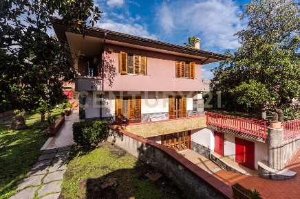 Foto Villa unifamiliare in Via taormina, San Giovanni la Punta Centro