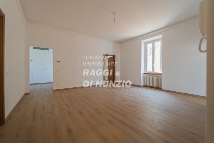 Foto Appartamento in Via Cavour 46, Frascati di 100 m² con 4 locali
