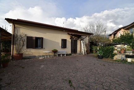 Foto Villa singola a Pietrasanta Ripa Pozzi Querceta Ponterosso di 100 m²
